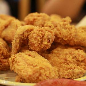 模特中出潮喷视频
